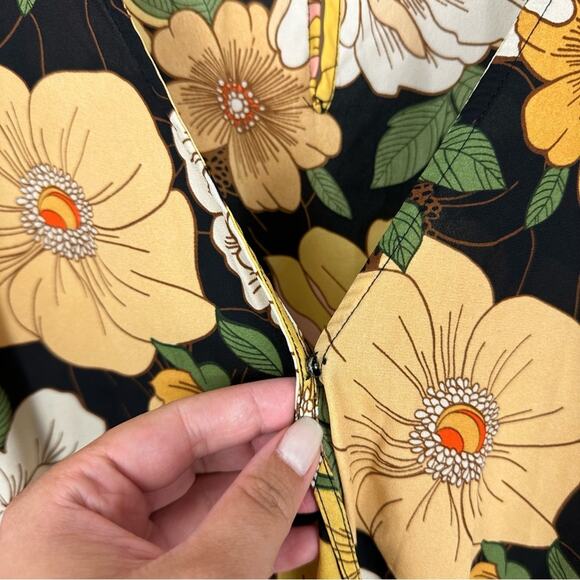 Forever21 Black Yellow Multi Long Sleeve Floral Short Romper Size 1X - Picture 10 of 12